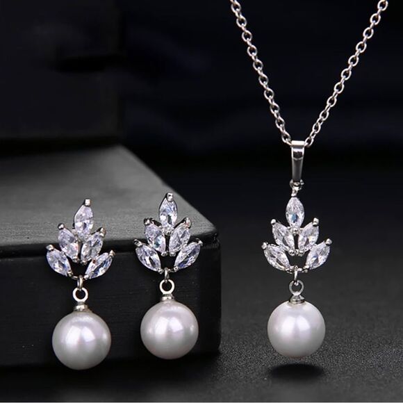 Beautiful Bride Earrings Necklace Set Wedding Set - Picture 1 of 8